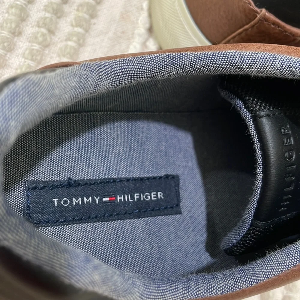 Tommy Hilfiger beautiful brown leather sneakers. Men’s 10. Like new condition. - Picture 11 of 14
